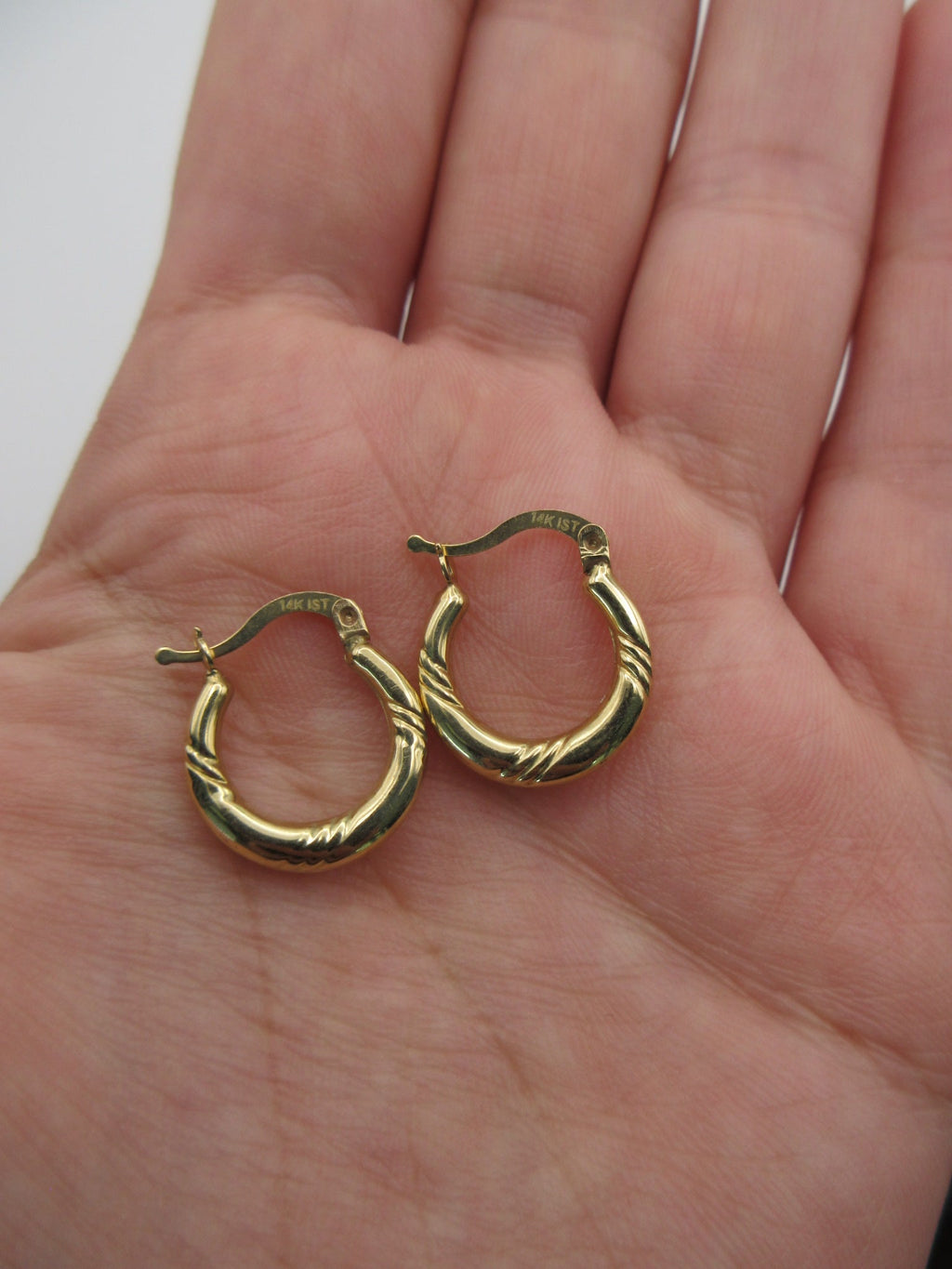 14k Solid Gold Round Hoop Earrings